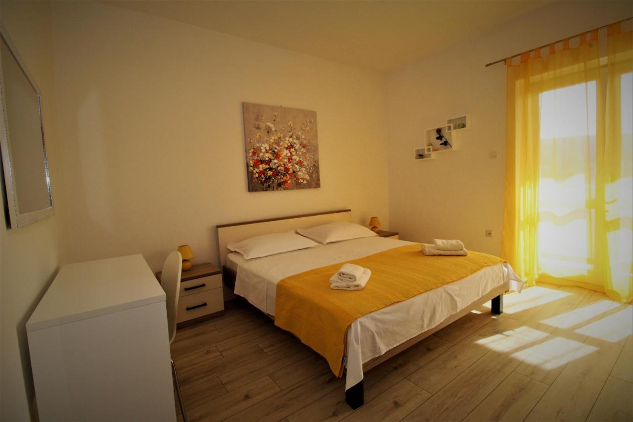 Apartments And Rooms With Parking Space Pag - 13060 Паг Екстериор снимка