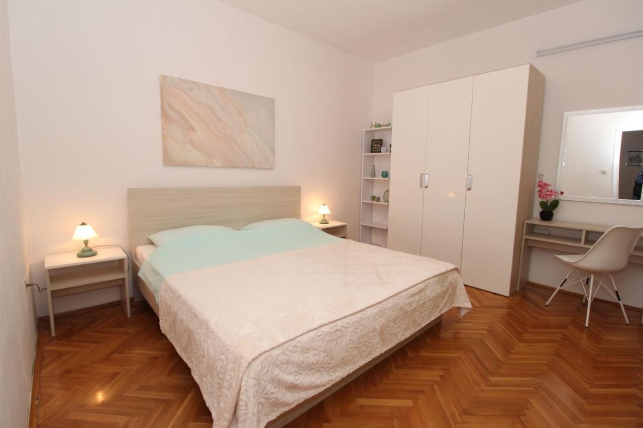 Apartments And Rooms With Parking Space Pag - 13060 Паг Екстериор снимка