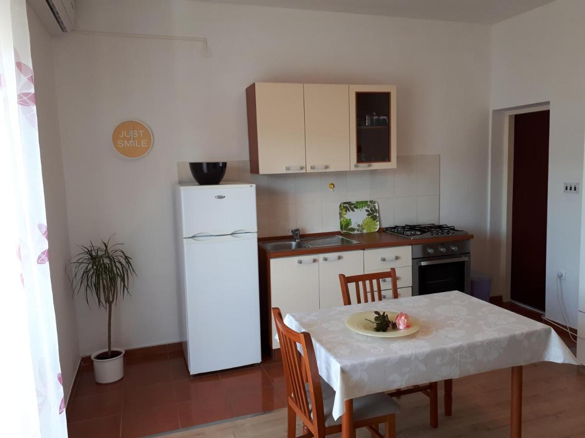 Apartments And Rooms With Parking Space Pag - 13060 Паг Екстериор снимка