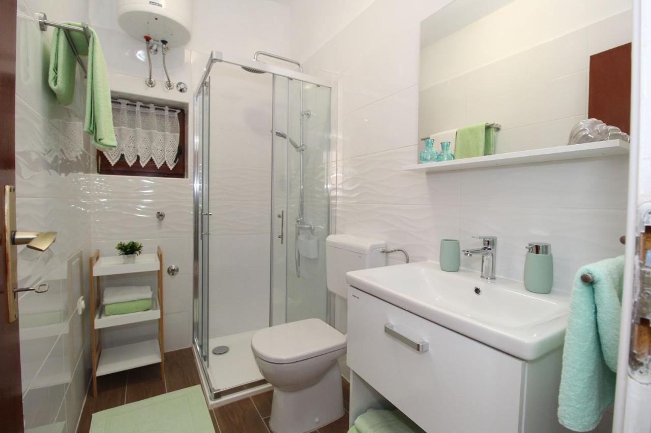 Apartments And Rooms With Parking Space Pag - 13060 Паг Екстериор снимка