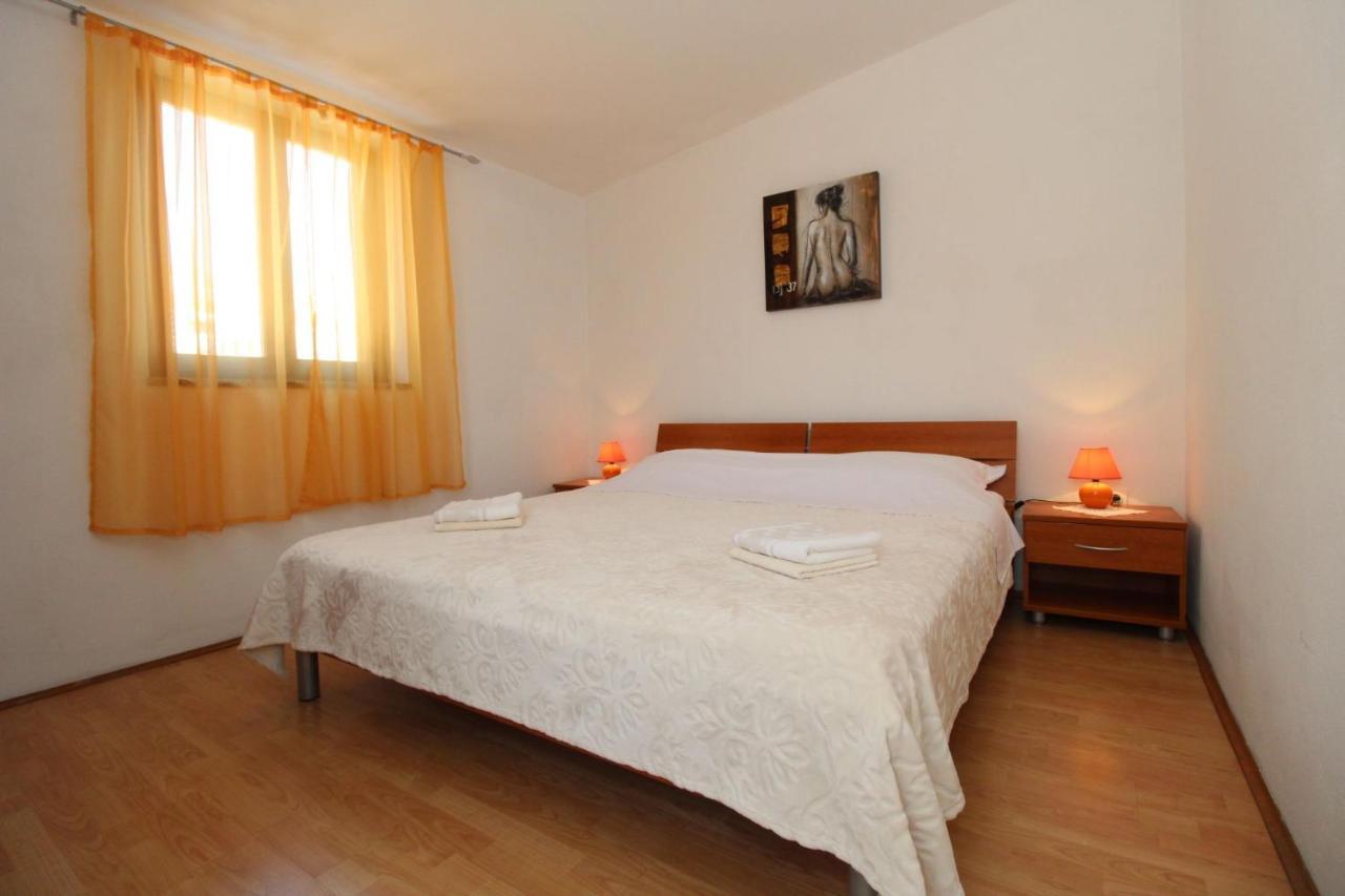 Apartments And Rooms With Parking Space Pag - 13060 Паг Екстериор снимка