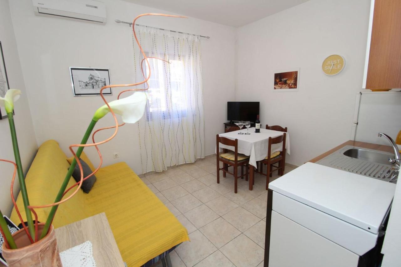 Apartments And Rooms With Parking Space Pag - 13060 Паг Екстериор снимка
