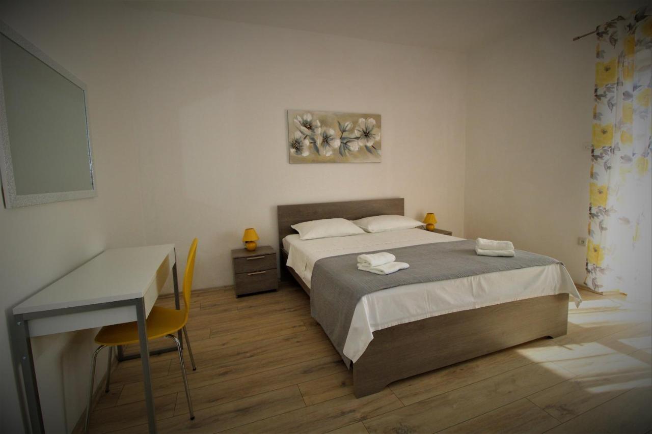 Apartments And Rooms With Parking Space Pag - 13060 Паг Екстериор снимка